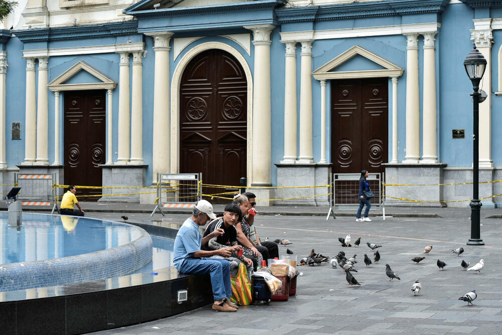 <p>Više od 130 članova zatvorskog osoblja zatvorenici drže kao taoce u pet zatvora</p>