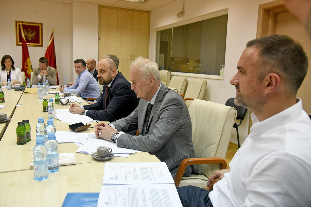 Detalj sa sjednice Tužilačkog savjeta, Foto: Luka Zekovic