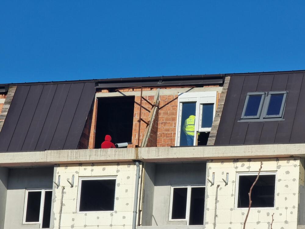 <p>Vlasnici stanova će nastaviti da "dežuraju" u zgradi</p>