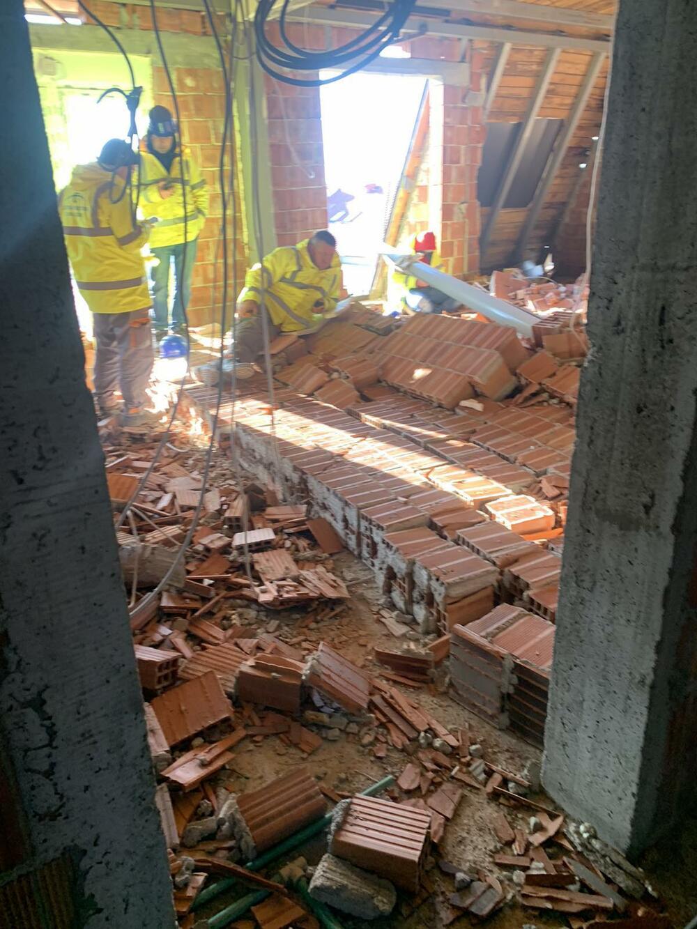 <p>Vlasnici stanova će nastaviti da "dežuraju" u zgradi</p>