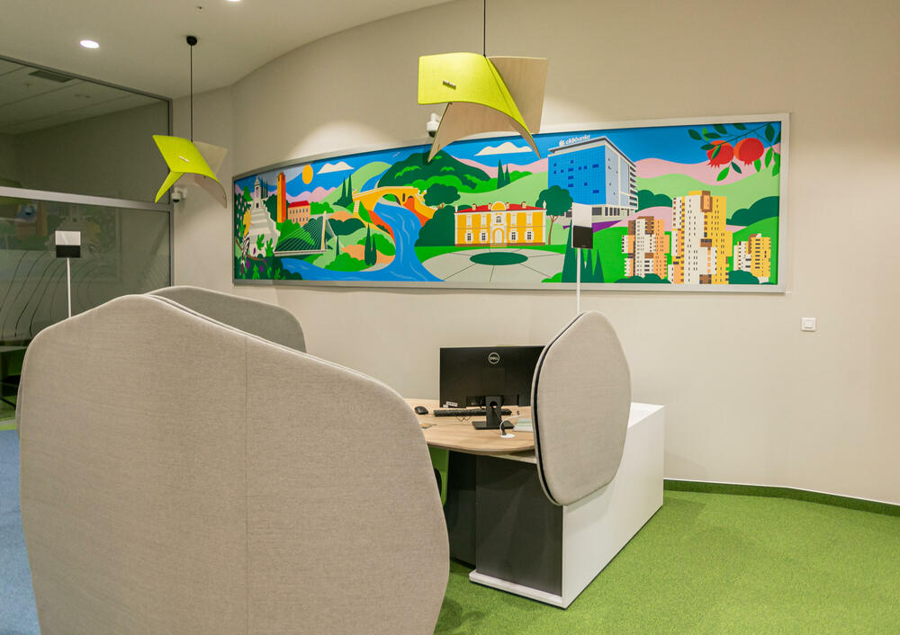 <p>Juče je počela sa radom nova CKB filijala koja se nalazi u sklopu tržnog centra „Naš diskont” u Podgorici.</p>