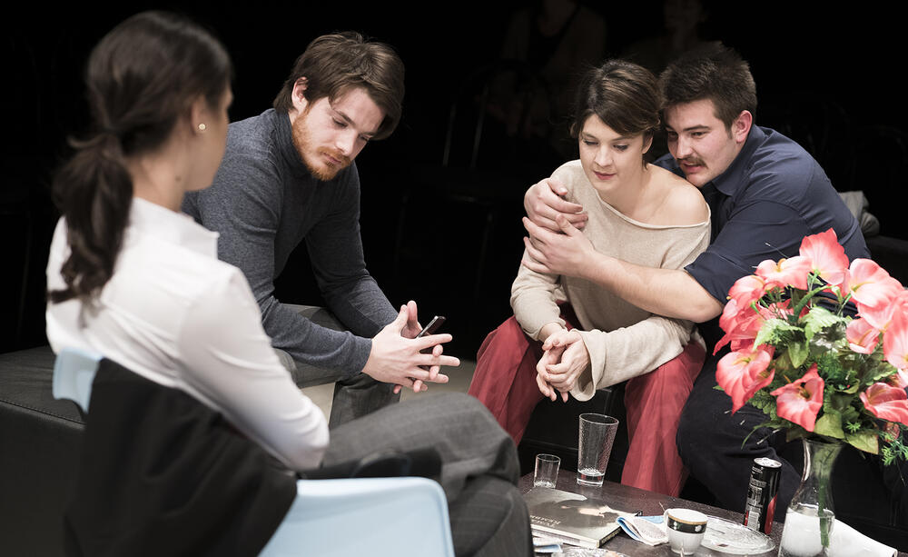 Iz predstave “Bog masakra”