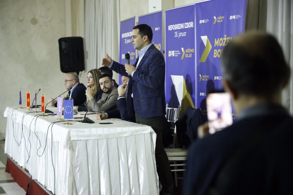 Sa tribine DPS-a u Beranama, Foto: DPS