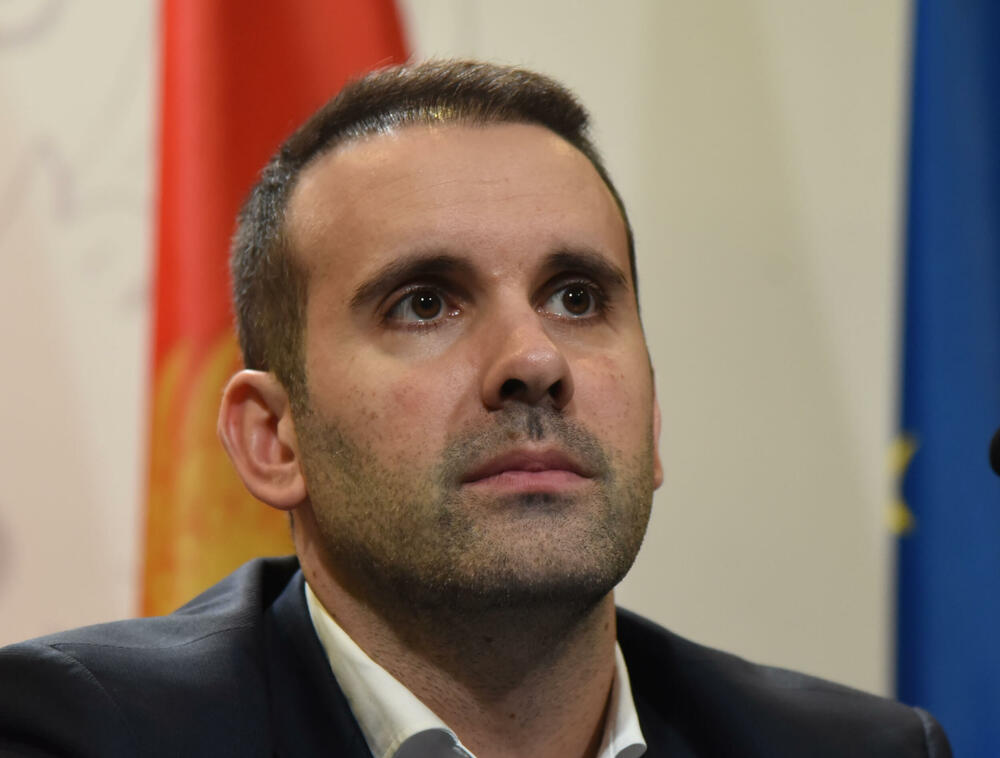 Dvije i po sedmice ne stavlja Šaranovićev predlog na dnevni red: Spajić