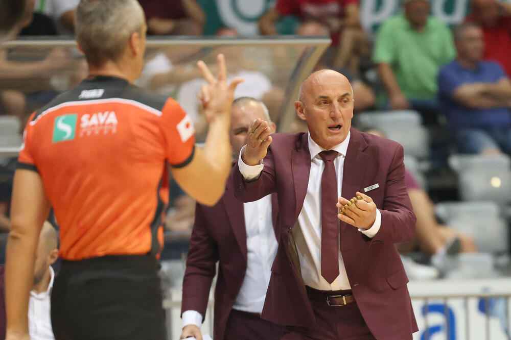 Pavićević tokom prvog meča u sezoni protiv Zadra, Foto: ABA