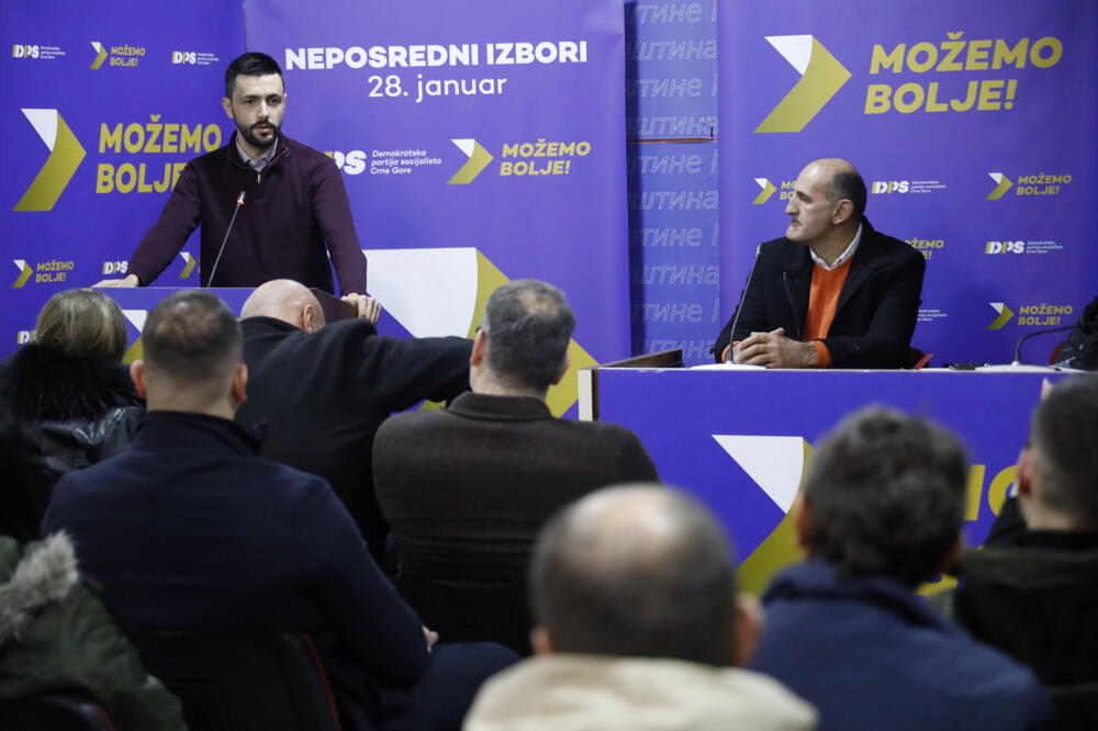 Živković se obraća na tribini, Foto: DPS