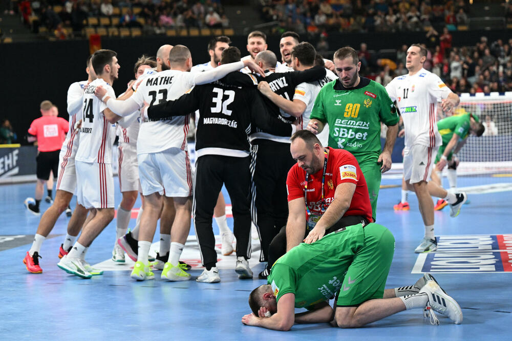 Branko Vujović tuguje nakon poraza od Mađarske, Foto: Reuters/Angelika Warmuth