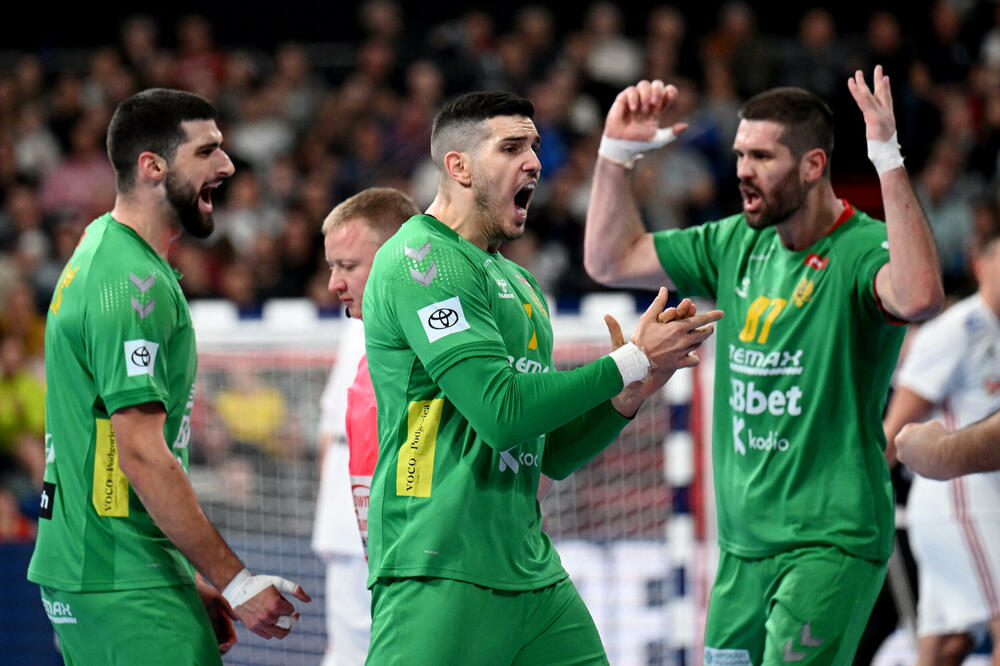 Čavor sa Dragaševićem i Borozonam tokom ranijih akcija "lavova", Foto: Reuters/Angelika Warmuth