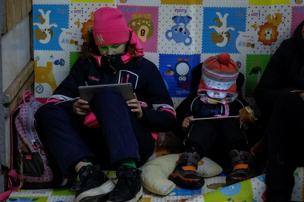 Djeca u skloništu u Kijevu, glavnom gradu Ukrajine, Foto: Reuters