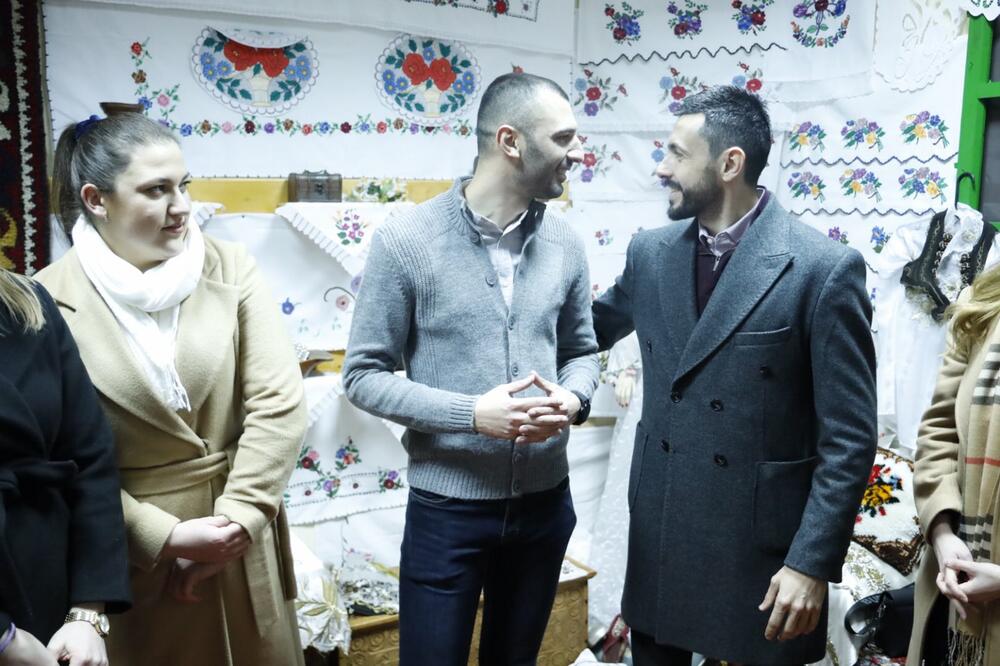 <p>Kako je saopšteno iz DPS-a, Živković je kazao da bi se sa bilo kog mjesta borio za interese DPS-a jer je ponosan što je član te partije</p>