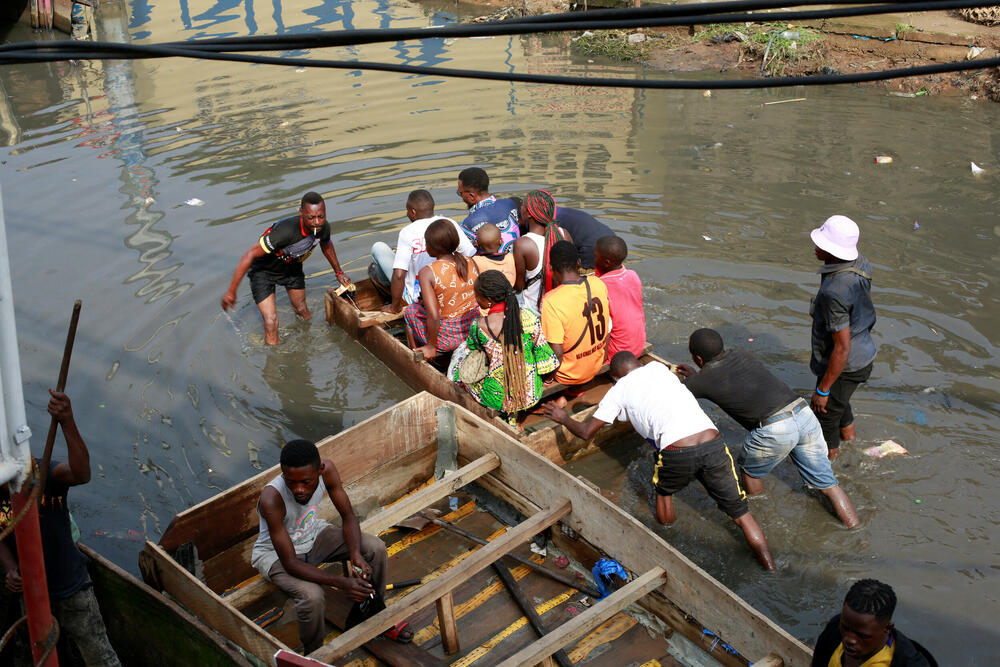 <p>"SZO će pružiti podršku vladi kako bi ona spasila živote ljudi i obezbijedila im pristup ključnim uslugama", rekao je Lusijen Manga, predstavnik te organizacije u Kongu, prenosi Radio Slobodna Evropa</p>