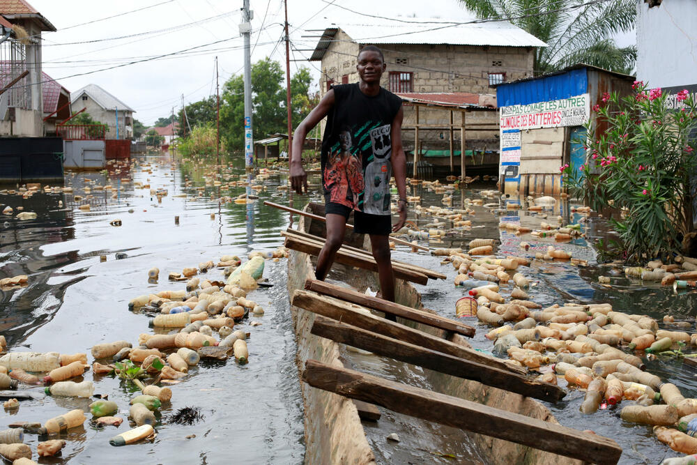 <p>"SZO će pružiti podršku vladi kako bi ona spasila živote ljudi i obezbijedila im pristup ključnim uslugama", rekao je Lusijen Manga, predstavnik te organizacije u Kongu, prenosi Radio Slobodna Evropa</p>