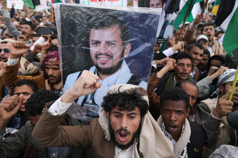 Poster sa likom Al-Hutija na propalestinskom protestu u Sani, Foto: Rojters