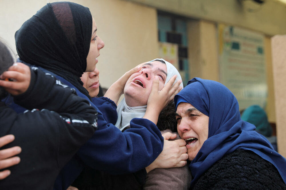 Sa sahrane Palestinaca ubijenih u izraelskom napadu na jugu Gaze, Foto: Rojters