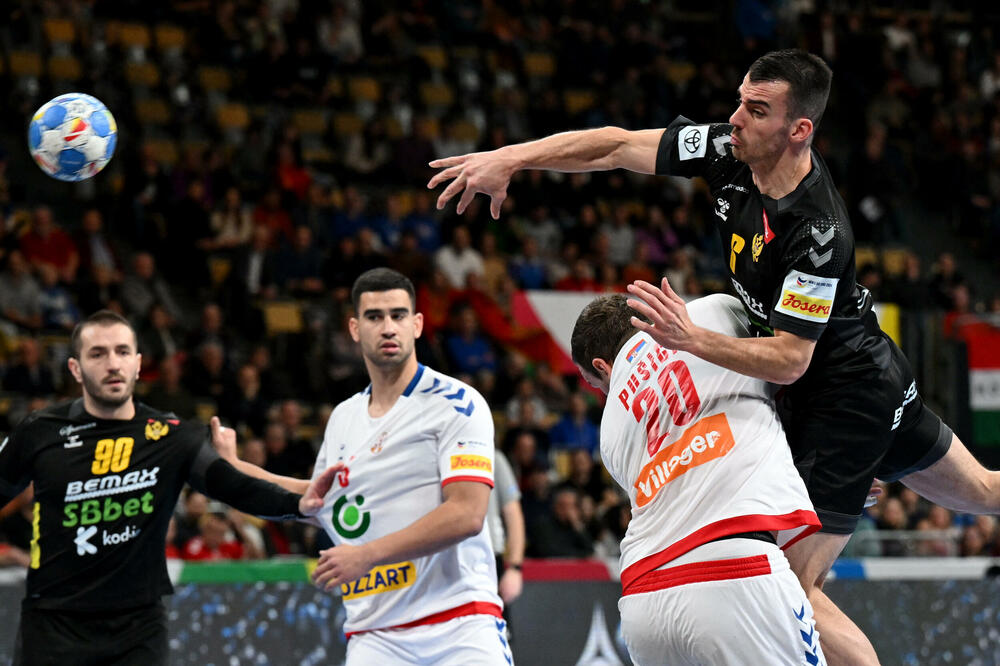 Mogući, ali i neželjeni novi dueli u baražu. Miloš Vujović na utakmici sa Srbijom, Foto: Reuters/Angelika Warmuth