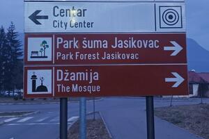 Demokrate: Očišćena tabla, skrnavljenje putokaza ka džamiji...