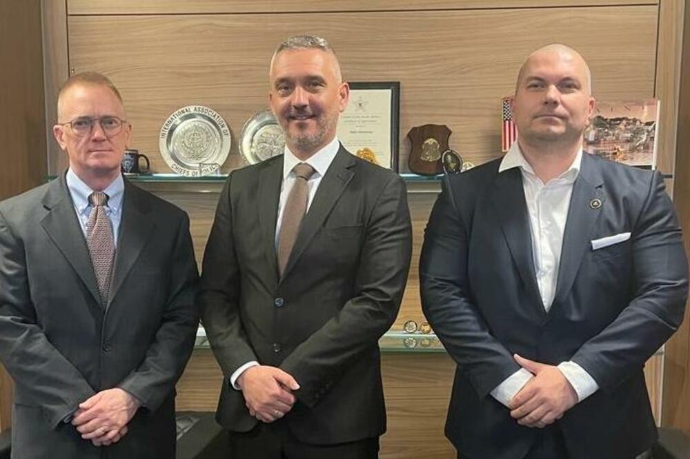 Brđanin sa predstavnicima FBI, Foto: Uprava policije