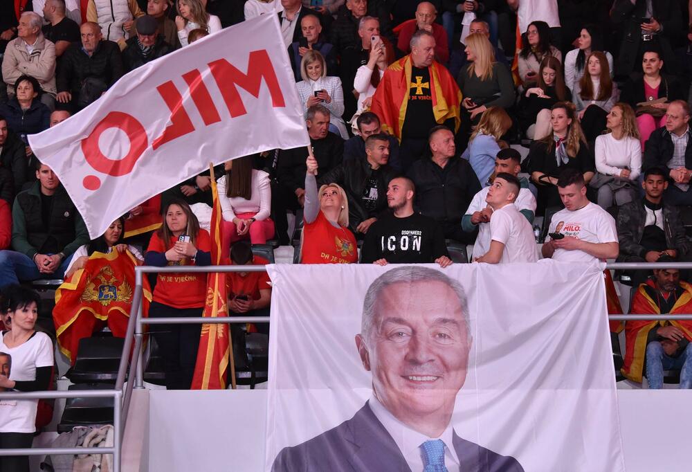 Šta li će šef odlučiti, pitaju se kavčani: Detalj iz izborne kampanje 2023. (ilustracija)