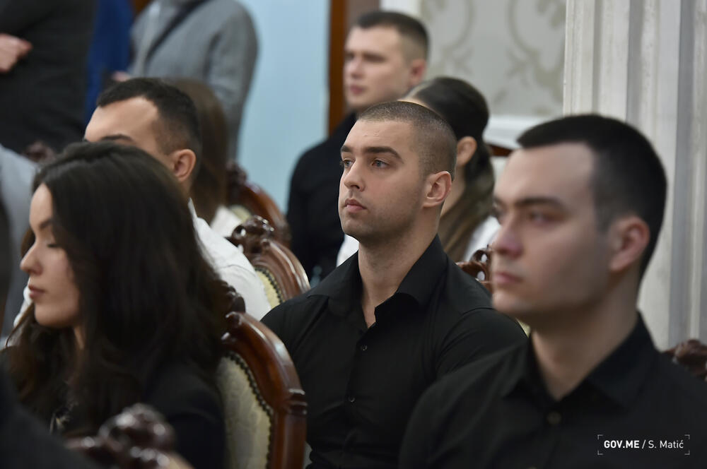 <p>Akademci preko godinu dana čekali da krenu sa odrađivanjem pripravničkog staža i da rade ono za šta stu se školovali</p>