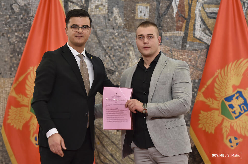 <p>Akademci preko godinu dana čekali da krenu sa odrađivanjem pripravničkog staža i da rade ono za šta stu se školovali</p>