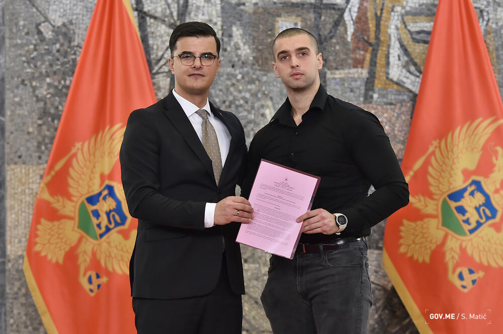 <p>Akademci preko godinu dana čekali da krenu sa odrađivanjem pripravničkog staža i da rade ono za šta stu se školovali</p>