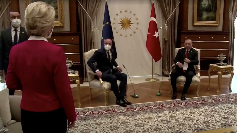 Fon der Lajenova, Šarl Mišel i Redžep Tajip Erdogan u Ankari 6. aprila 2021.