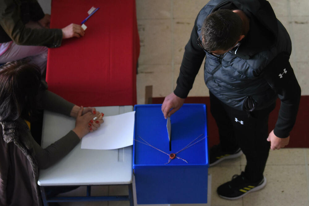 Glasanje na biračkim mjestima (ilustracija), Foto: Boris Pejović