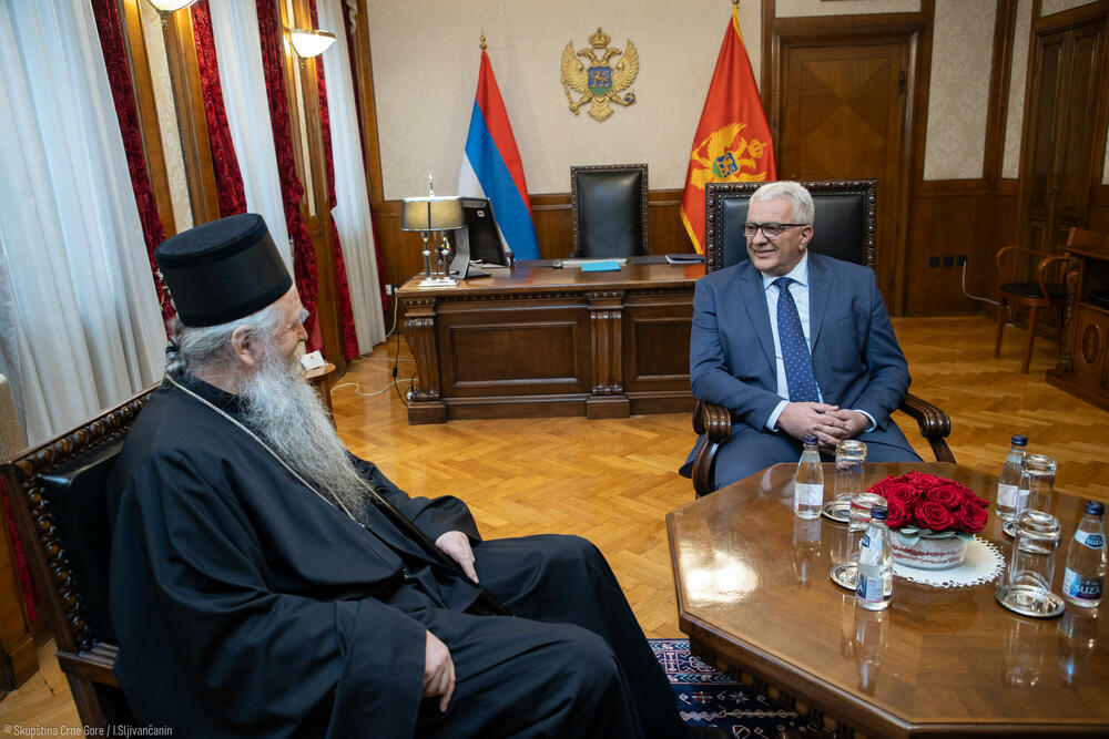 Trobojka u Mandićevom kabinetu