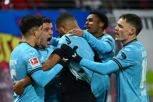 Leverkusen won again in stoppage time, Leipzig fell in the derby,...