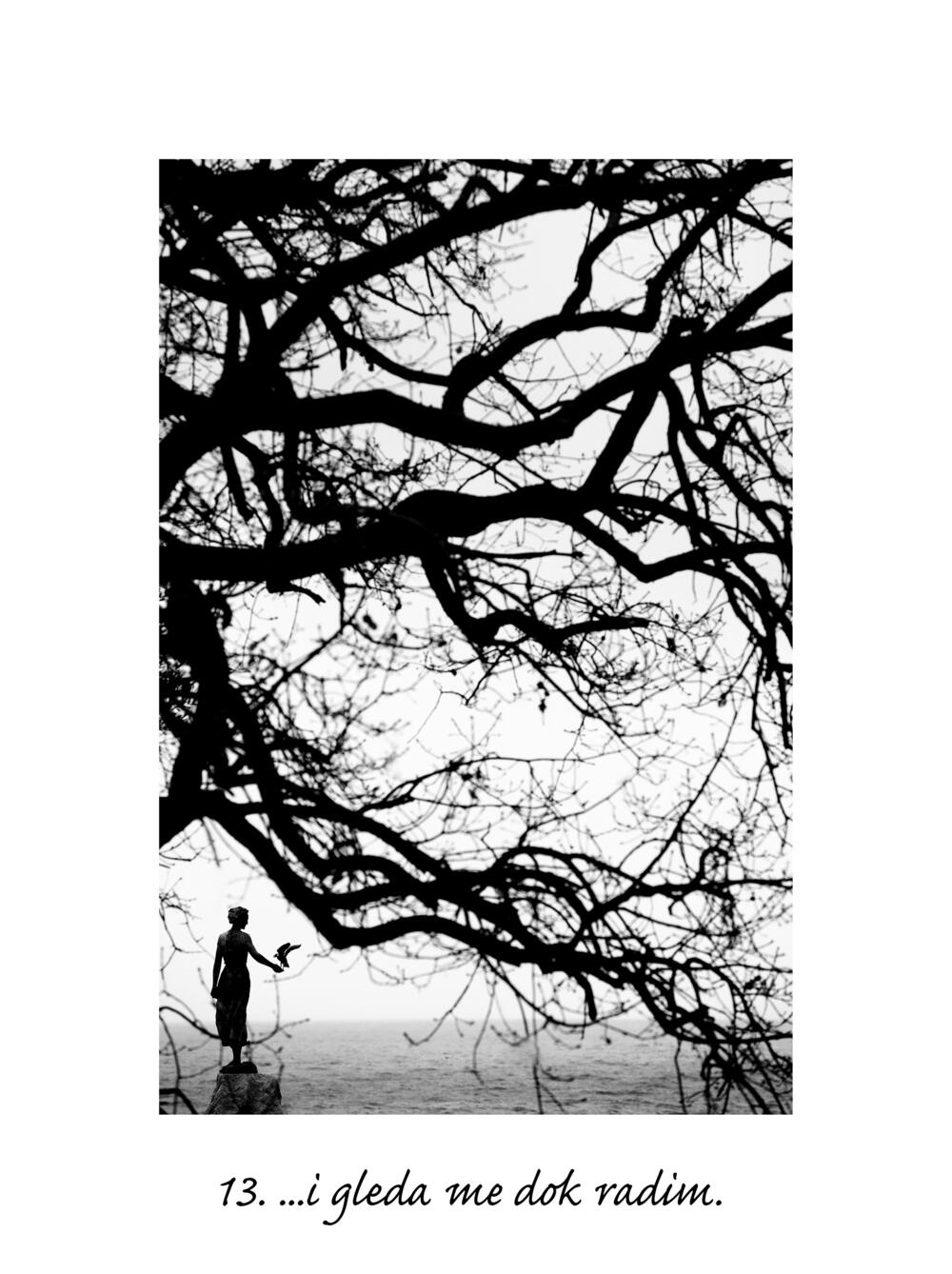 '...I gleda me dok radim'