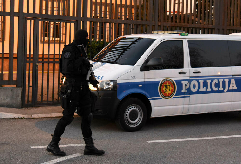 Specijalna policija čuva Camgoza o trošku građana: ispred azila za strance juče