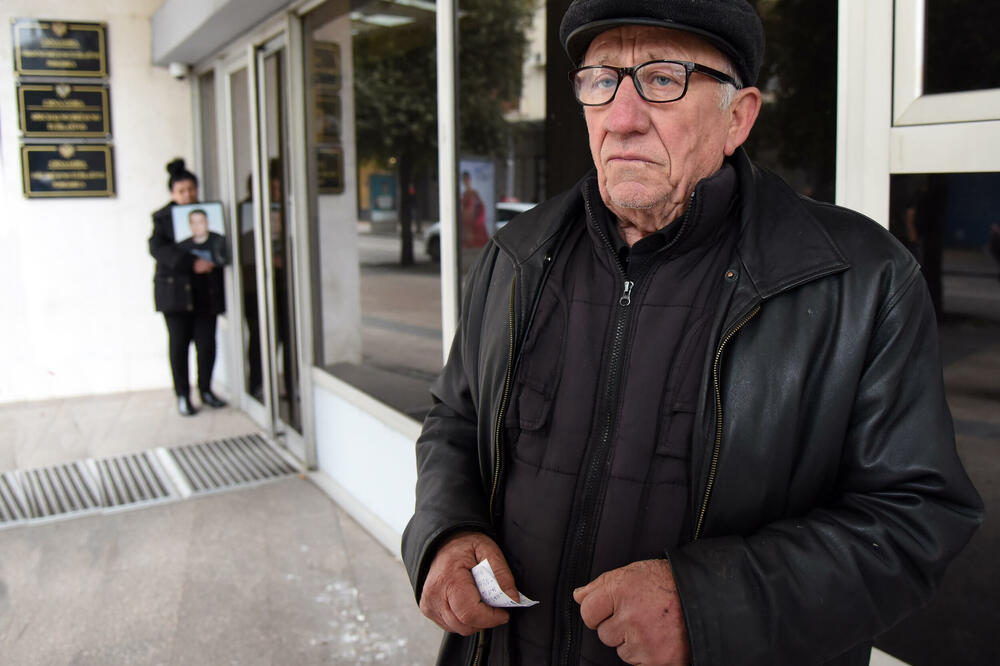 Klikovci ispred SDT-a, Foto: Luka Zeković