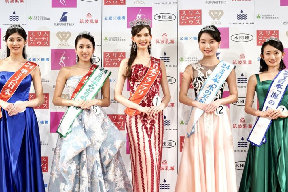 Mis Japana Karolina Šino (u sredini), Foto: MISS NIPPON ASSOCIATION