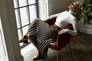 Kad vam dosade pantalone: Ovako se zimi nose suknje