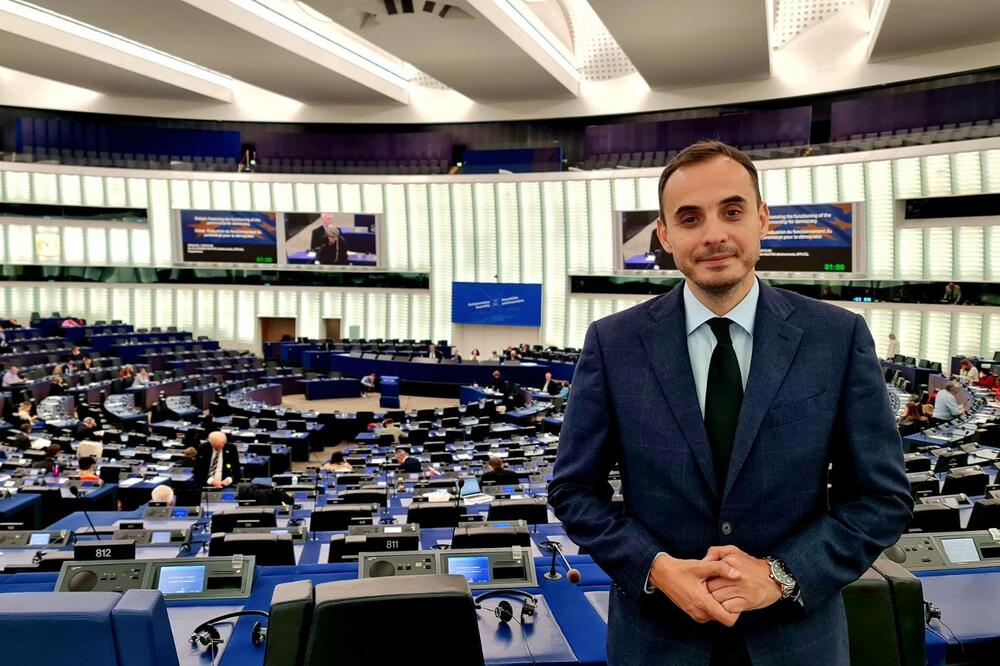 Konatar na zasijedanju, Foto: GP URA