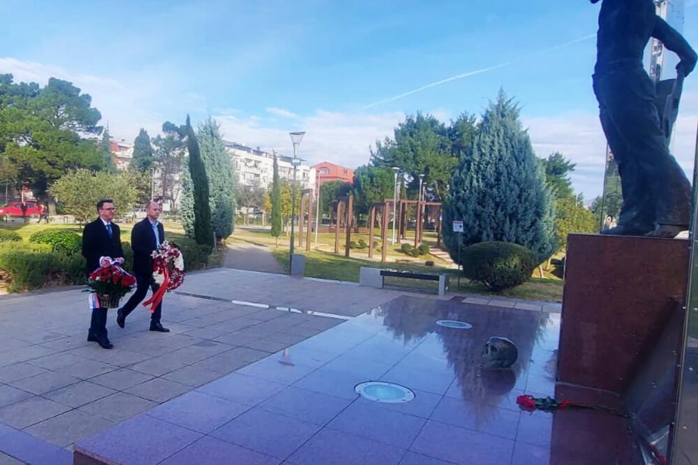 Sa polaganje vijenca, Foto: DNP