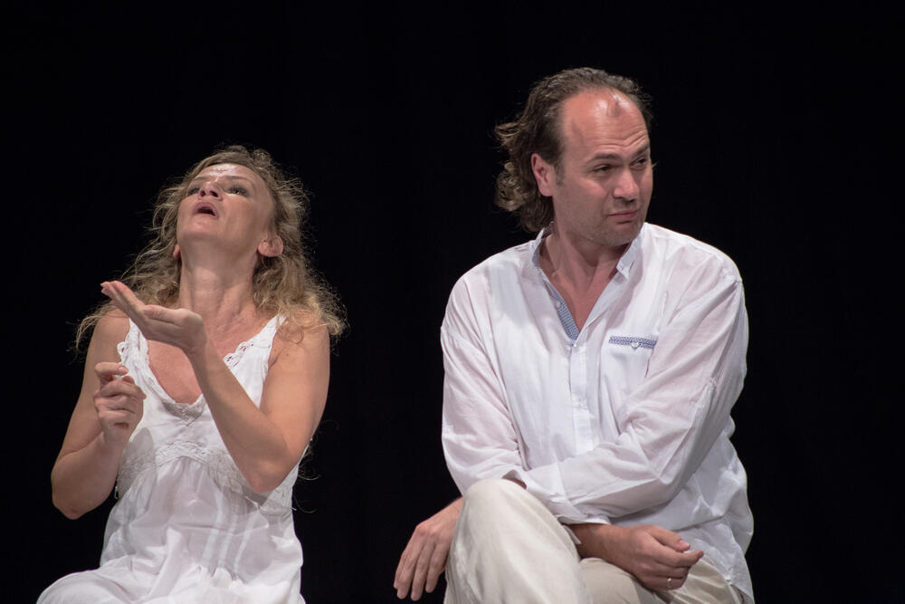 Komedija “Pomahnitali” posvećena zavisnicima od društvenih mreža