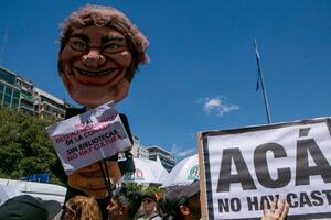 Argentina: Masovni protesti zbog ekonomskih rezova novog...