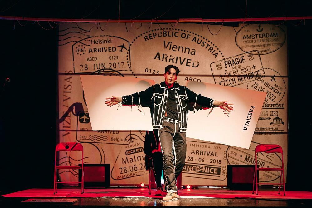 Scena iz predstave, Foto: Nezavisna scena Bunt