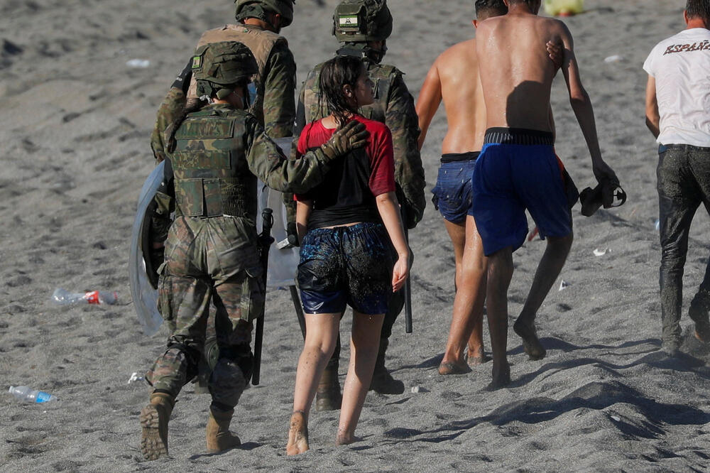 Hiljade migranata prešlo špansko-marokansku granicu, Foto: Reuters