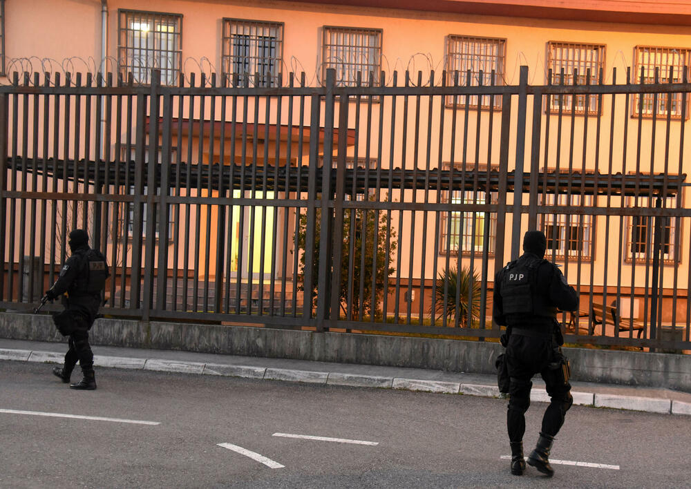 Posebna jedinica policijije obezbjedjuje zgradu u kojoj se nalazi Camgoz