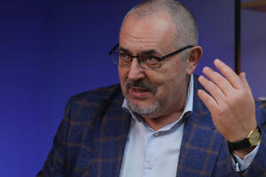 Hiljade ljudi u Rusiji čekale u redovima da podrže predsjedničku...