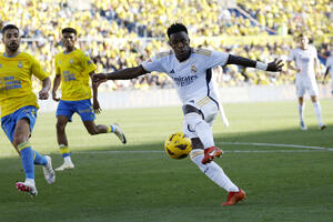 Real doesn't stop: Canaries turn around for sixth win at...