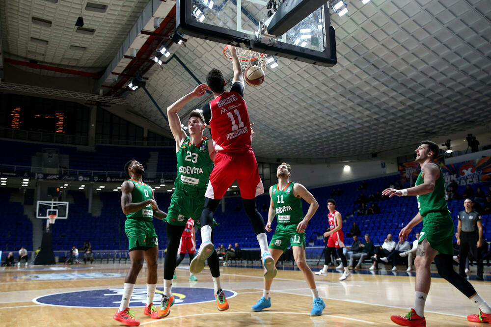 Vssilije Baćović je uzimao "ničije" lopte, Foto: KK SC Derbi/Filip Roganović