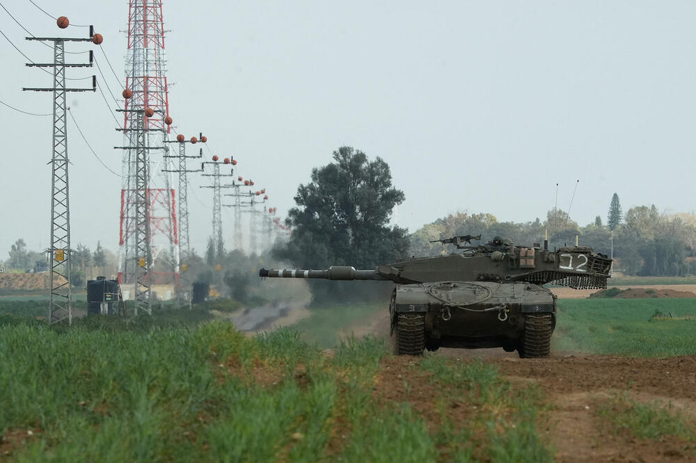 Izraelski tenk kod granice sa Gazom, Foto: Reuters