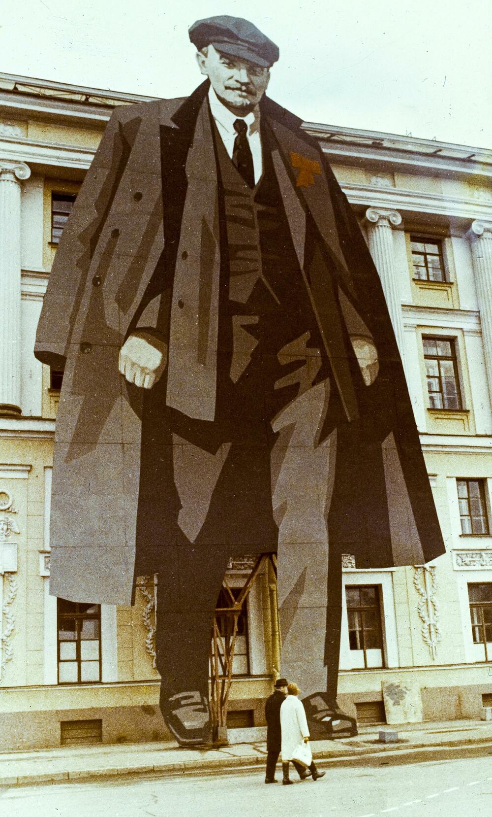 Portret Lenjina na 50. godišnjicu Oktobarske  revolucije u Sankt Peterburgu 1. januara 1967.