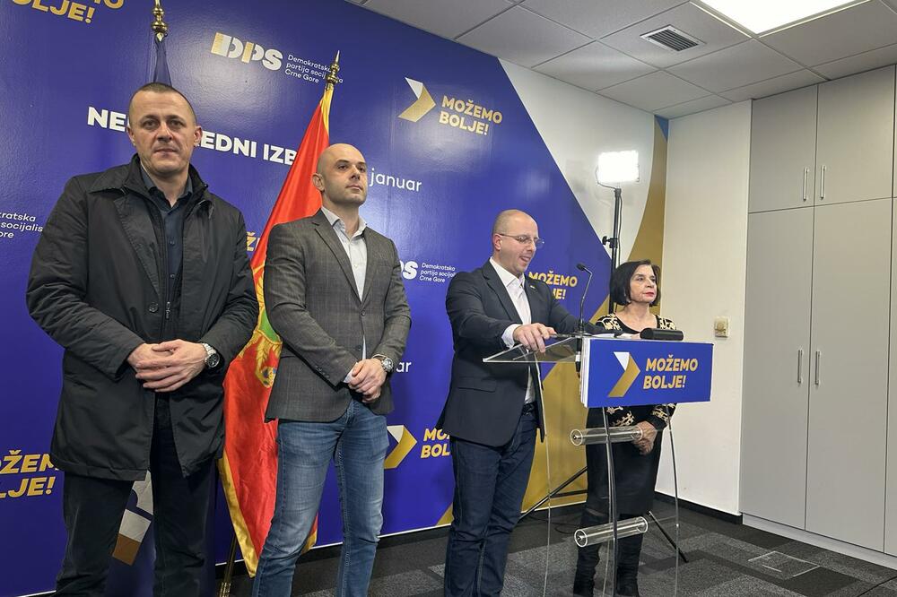 Milović saopštava rezultate izbora, Foto: Nikola Dragaš