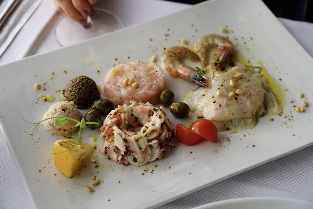 <p>Poklon popust na smještaj od 20% za sve goste restorana u vrijeme trajanja Wine & Dine!</p>