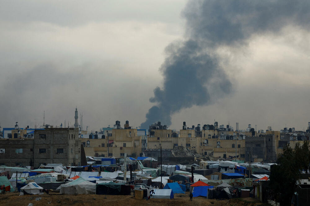 Dim se diže tokom izraelske kopnene ofanzive u gradu Kan Junisu u Gazi, Foto: Reuters