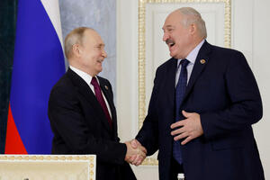 Putin i Lukašenko sastali se u Sankt Peterburgu da razgovaraju o...